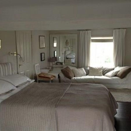 Wisteria House B&B Chippenham  Extérieur photo