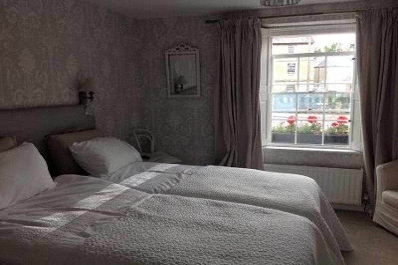Wisteria House B&B Chippenham  Extérieur photo