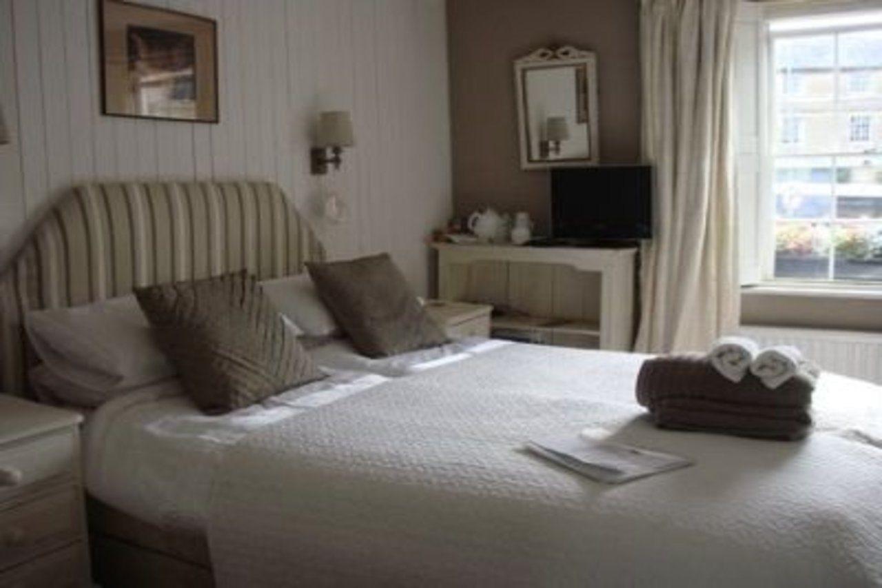 Wisteria House B&B Chippenham  Extérieur photo